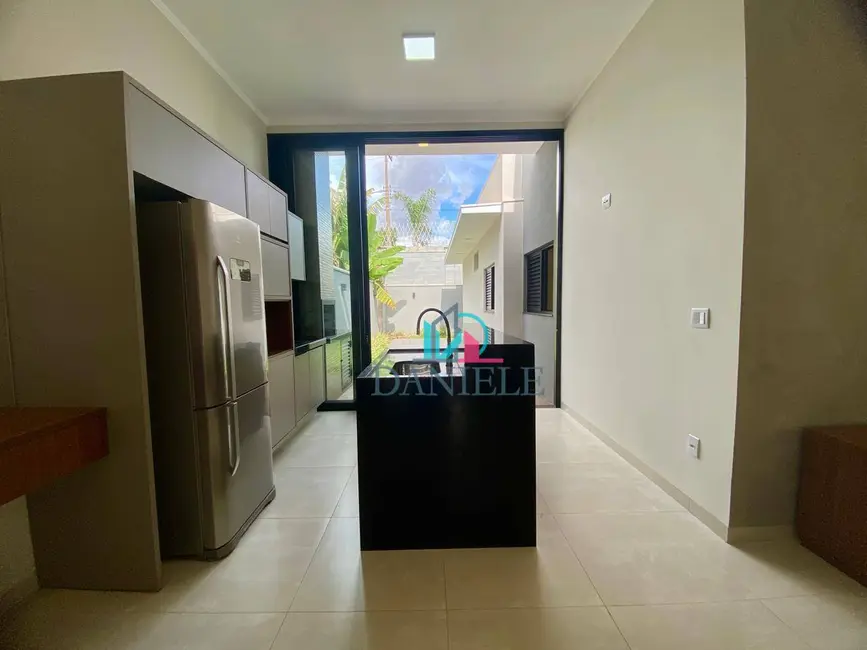 Casa de Condomínio com 3 quartos à venda, 200m2 em Parque Atlanta, Araraquara - SP - imagem 6 Foto 6 de Casa de Condomínio com 3 quartos à venda, 200m2 em Parque Atlanta, Araraquara - SP