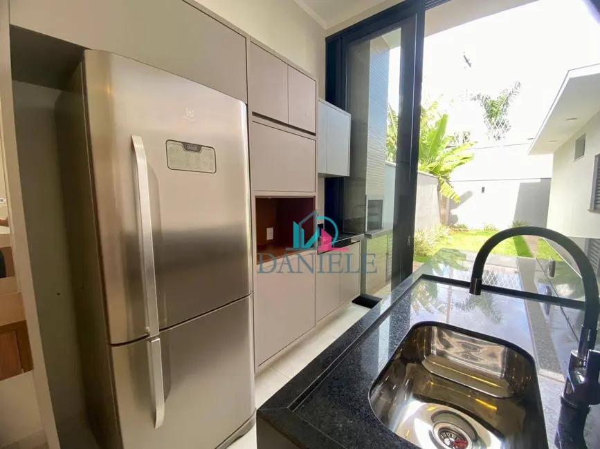 Casa de Condomínio com 3 quartos à venda, 200m2 em Parque Atlanta, Araraquara - SP - imagem 8 Foto 8 de Casa de Condomínio com 3 quartos à venda, 200m2 em Parque Atlanta, Araraquara - SP