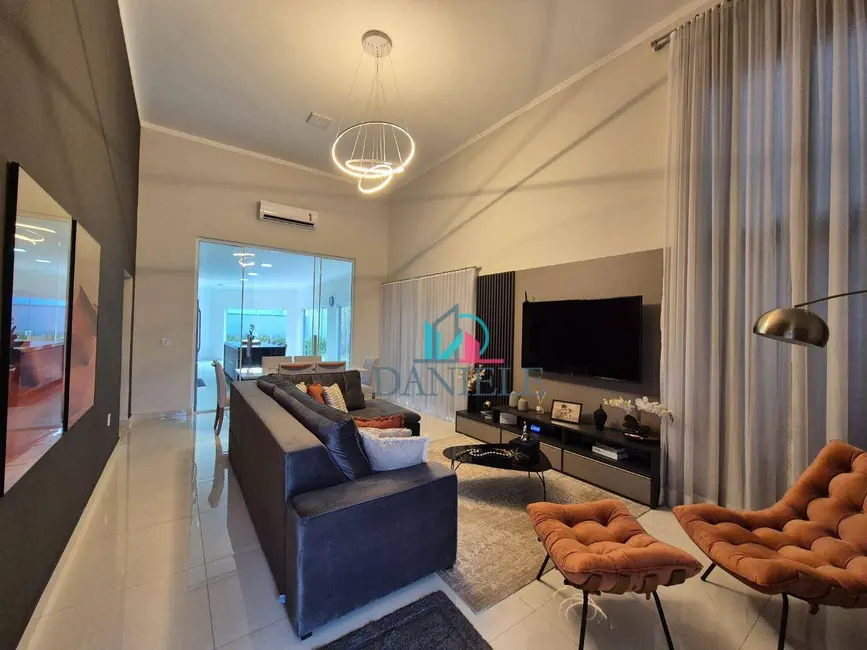 Casa de Condomínio com 3 quartos à venda, 300m2 em Jardim Salto Grande, Araraquara - SP - imagem 1 Foto 1 de Casa de Condomínio com 3 quartos à venda, 300m2 em Jardim Salto Grande, Araraquara - SP