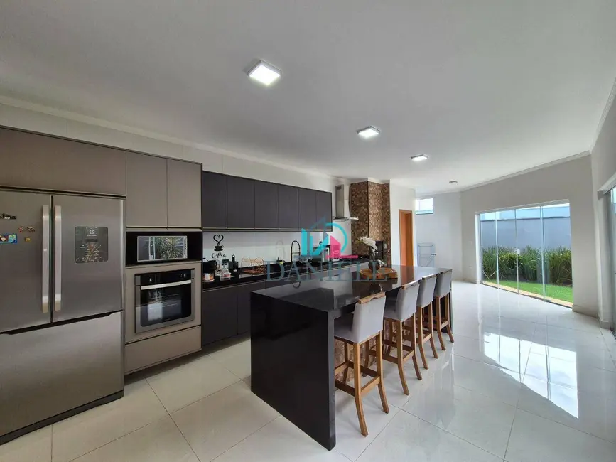 Casa de Condomínio com 3 quartos à venda, 300m2 em Jardim Salto Grande, Araraquara - SP - imagem 7 Foto 7 de Casa de Condomínio com 3 quartos à venda, 300m2 em Jardim Salto Grande, Araraquara - SP