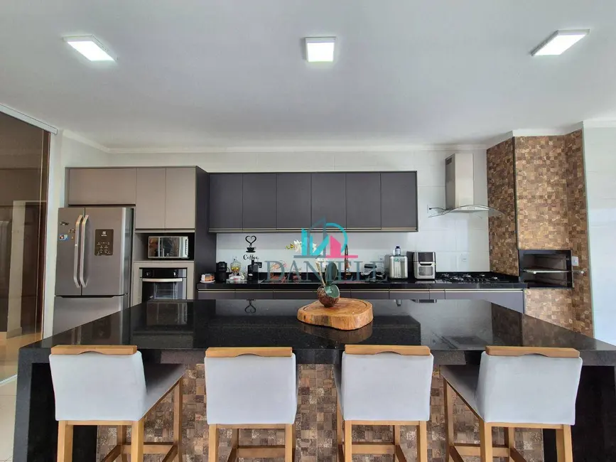 Casa de Condomínio com 3 quartos à venda, 300m2 em Jardim Salto Grande, Araraquara - SP - imagem 8 Foto 8 de Casa de Condomínio com 3 quartos à venda, 300m2 em Jardim Salto Grande, Araraquara - SP