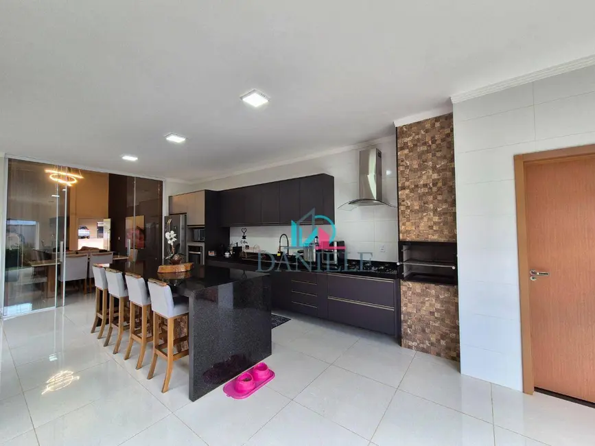 Casa de Condomínio com 3 quartos à venda, 300m2 em Jardim Salto Grande, Araraquara - SP - imagem 9 Foto 9 de Casa de Condomínio com 3 quartos à venda, 300m2 em Jardim Salto Grande, Araraquara - SP