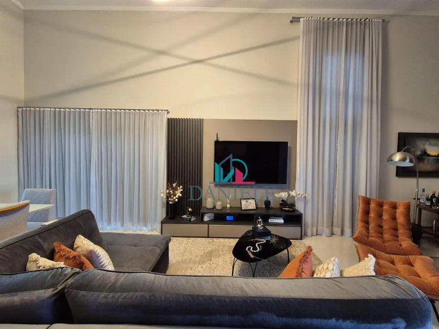 Casa de Condomínio com 3 quartos à venda, 300m2 em Jardim Salto Grande, Araraquara - SP - imagem 3 Foto 3 de Casa de Condomínio com 3 quartos à venda, 300m2 em Jardim Salto Grande, Araraquara - SP