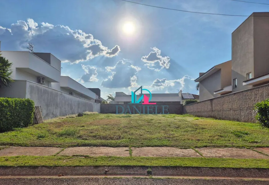 Foto 1 de Terreno / Lote à venda, 465m2 em Parque Residencial Damha, Araraquara - SP