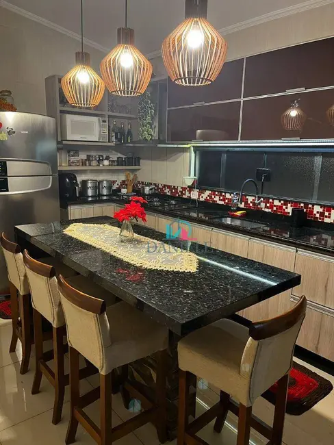 Casa com 3 quartos à venda, 250m2 em Jardim Arco-Íris, Araraquara - SP - imagem 4 Foto 4 de Casa com 3 quartos à venda, 250m2 em Jardim Arco-Íris, Araraquara - SP