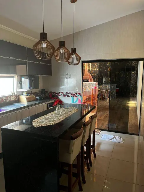 Casa com 3 quartos à venda, 250m2 em Jardim Arco-Íris, Araraquara - SP - imagem 6 Foto 6 de Casa com 3 quartos à venda, 250m2 em Jardim Arco-Íris, Araraquara - SP