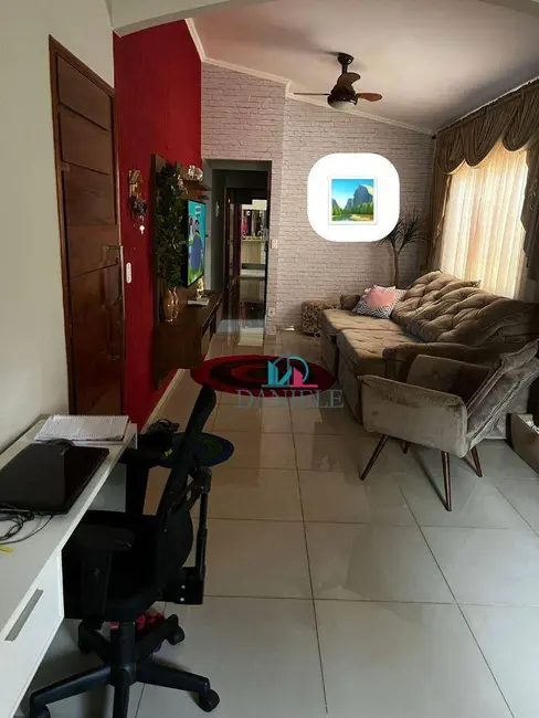 Casa com 3 quartos à venda, 250m2 em Jardim Arco-Íris, Araraquara - SP - imagem 3 Foto 3 de Casa com 3 quartos à venda, 250m2 em Jardim Arco-Íris, Araraquara - SP