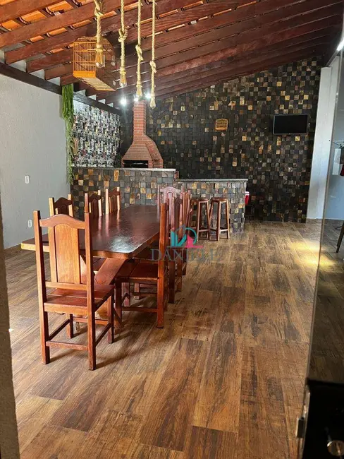 Casa com 3 quartos à venda, 250m2 em Jardim Arco-Íris, Araraquara - SP - imagem 7 Foto 7 de Casa com 3 quartos à venda, 250m2 em Jardim Arco-Íris, Araraquara - SP