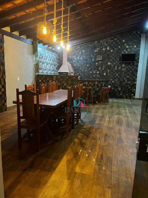 Casa com 3 quartos à venda, 250m2 em Jardim Arco-Íris, Araraquara - SP - imagem 9 Foto 9 de Casa com 3 quartos à venda, 250m2 em Jardim Arco-Íris, Araraquara - SP