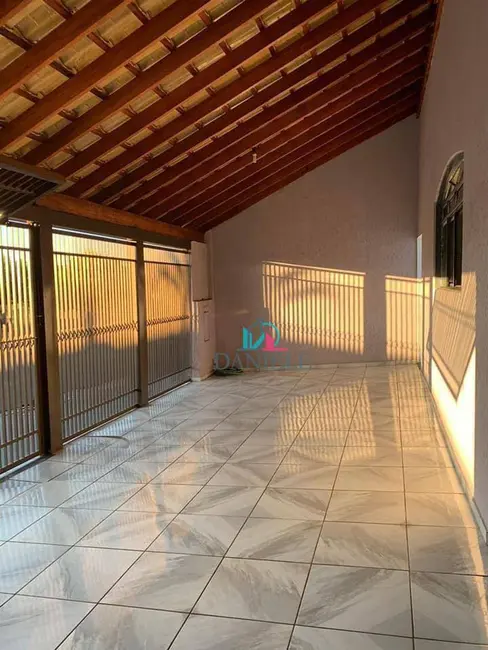 Casa com 4 quartos à venda, 250m2 em Jardim Eliana, Araraquara - SP - imagem 2 Foto 2 de Casa com 4 quartos à venda, 250m2 em Jardim Eliana, Araraquara - SP