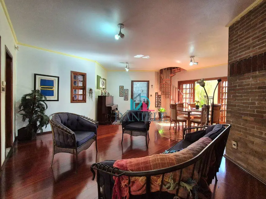 Casa com 3 quartos à venda, 354m2 em Centro, Araraquara - SP - imagem 8 Foto 8 de Casa com 3 quartos à venda, 354m2 em Centro, Araraquara - SP