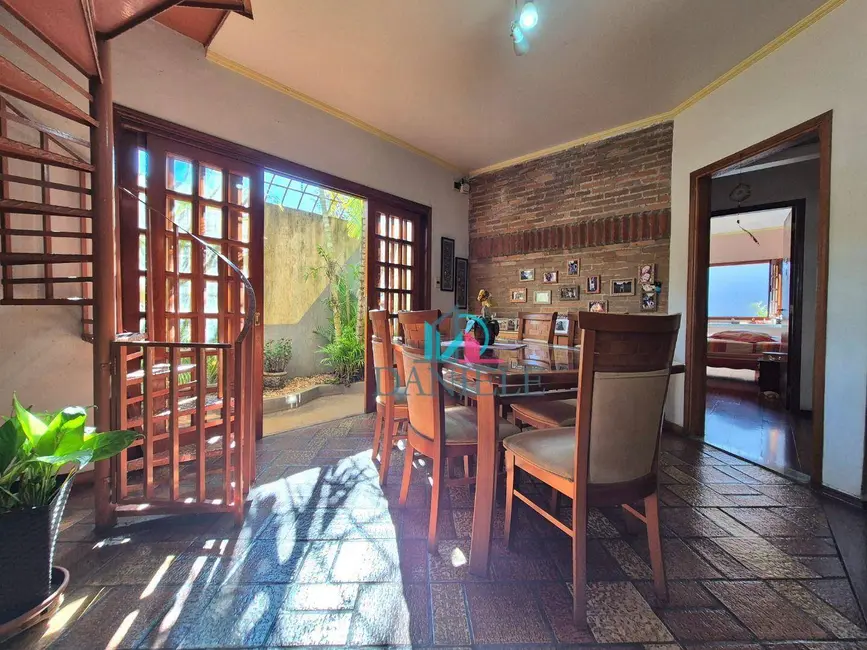 Casa com 3 quartos à venda, 354m2 em Centro, Araraquara - SP - imagem 3 Foto 3 de Casa com 3 quartos à venda, 354m2 em Centro, Araraquara - SP