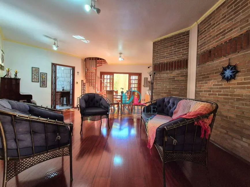 Casa com 3 quartos à venda, 354m2 em Centro, Araraquara - SP - imagem 7 Foto 7 de Casa com 3 quartos à venda, 354m2 em Centro, Araraquara - SP