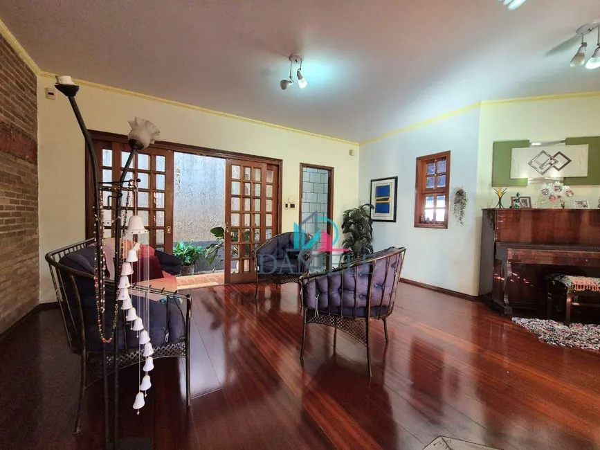 Casa com 3 quartos à venda, 354m2 em Centro, Araraquara - SP - imagem 6 Foto 6 de Casa com 3 quartos à venda, 354m2 em Centro, Araraquara - SP