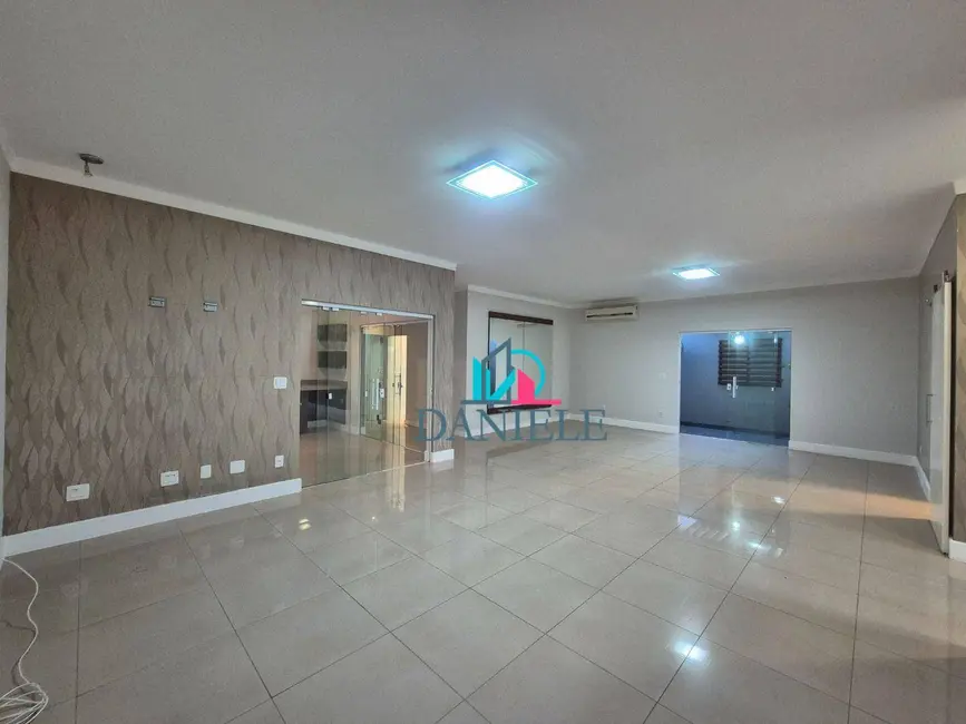 Foto 2 de Casa de Condomínio com 3 quartos à venda, 430m2 em Parque Residencial Damha, Araraquara - SP