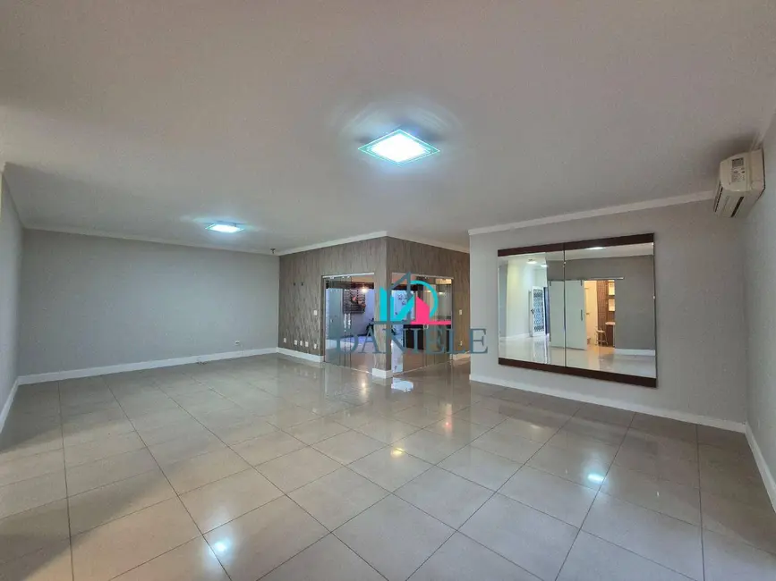 Foto 1 de Casa de Condomínio com 3 quartos à venda, 430m2 em Parque Residencial Damha, Araraquara - SP