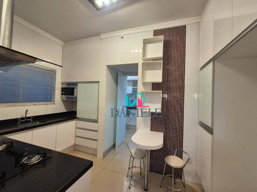 Casa de Condomínio com 3 quartos à venda, 430m2 em Parque Residencial Damha, Araraquara - SP - imagem 3 Foto 3 de Casa de Condomínio com 3 quartos à venda, 430m2 em Parque Residencial Damha, Araraquara - SP