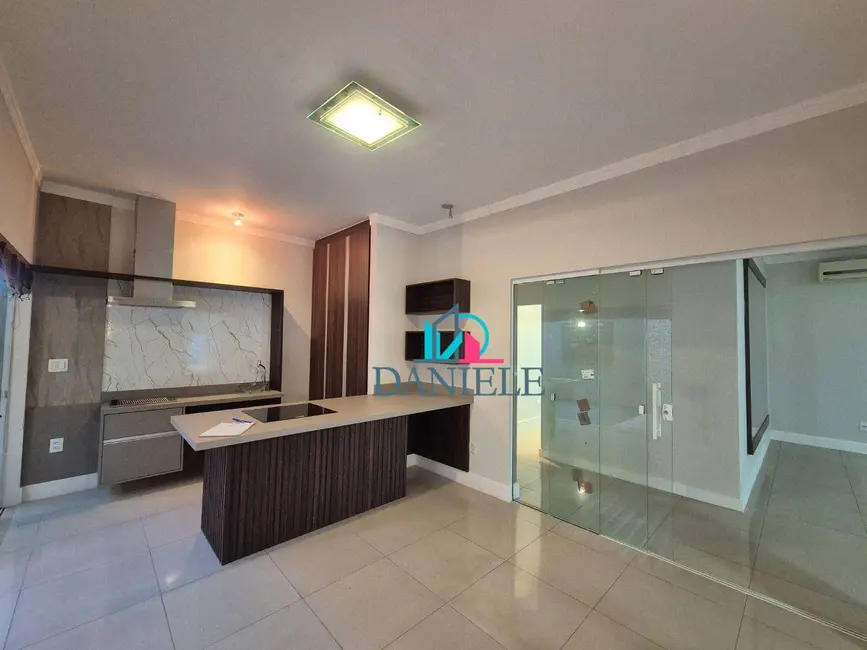 Casa de Condomínio com 3 quartos à venda, 430m2 em Parque Residencial Damha, Araraquara - SP - imagem 4 Foto 4 de Casa de Condomínio com 3 quartos à venda, 430m2 em Parque Residencial Damha, Araraquara - SP