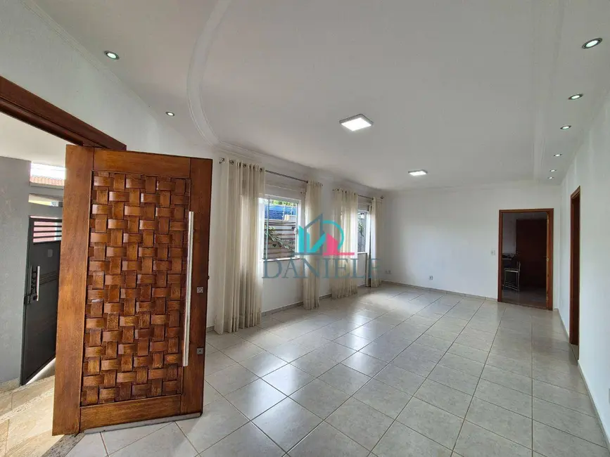 Casa com 3 quartos à venda, 295m2 em Residencial Cambuy, Araraquara - SP - imagem 1 Foto 1 de Casa com 3 quartos à venda, 295m2 em Residencial Cambuy, Araraquara - SP