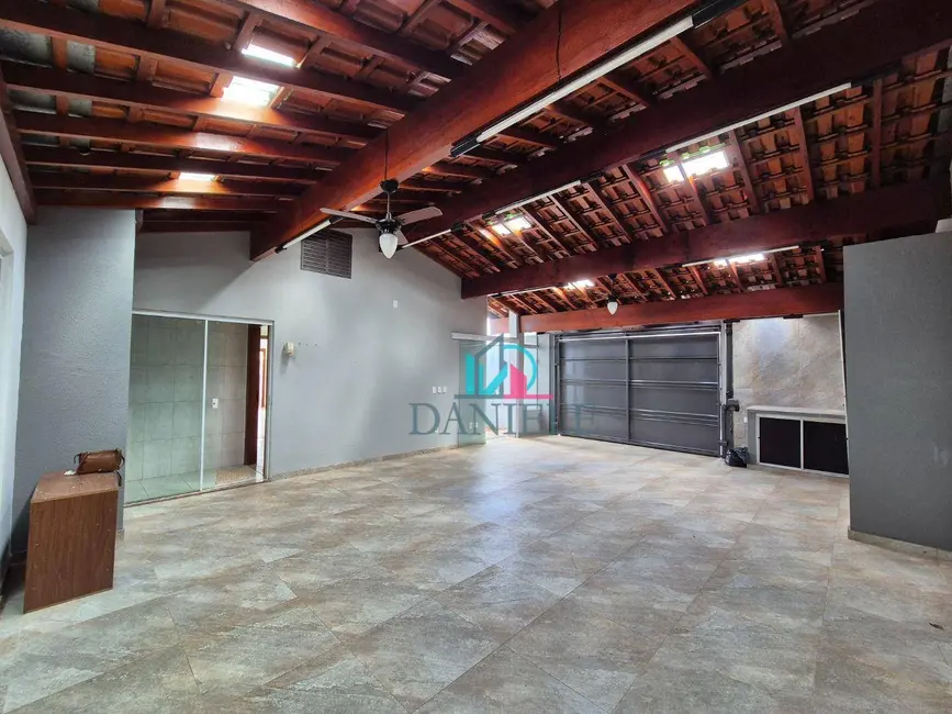 Casa com 3 quartos à venda, 295m2 em Residencial Cambuy, Araraquara - SP - imagem 8 Foto 8 de Casa com 3 quartos à venda, 295m2 em Residencial Cambuy, Araraquara - SP