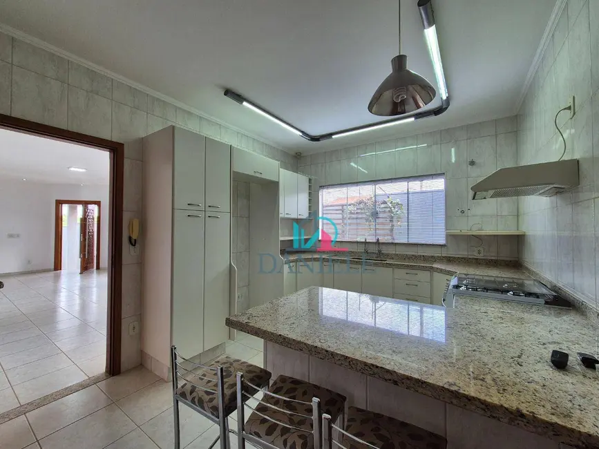 Casa com 3 quartos à venda, 295m2 em Residencial Cambuy, Araraquara - SP - imagem 4 Foto 4 de Casa com 3 quartos à venda, 295m2 em Residencial Cambuy, Araraquara - SP