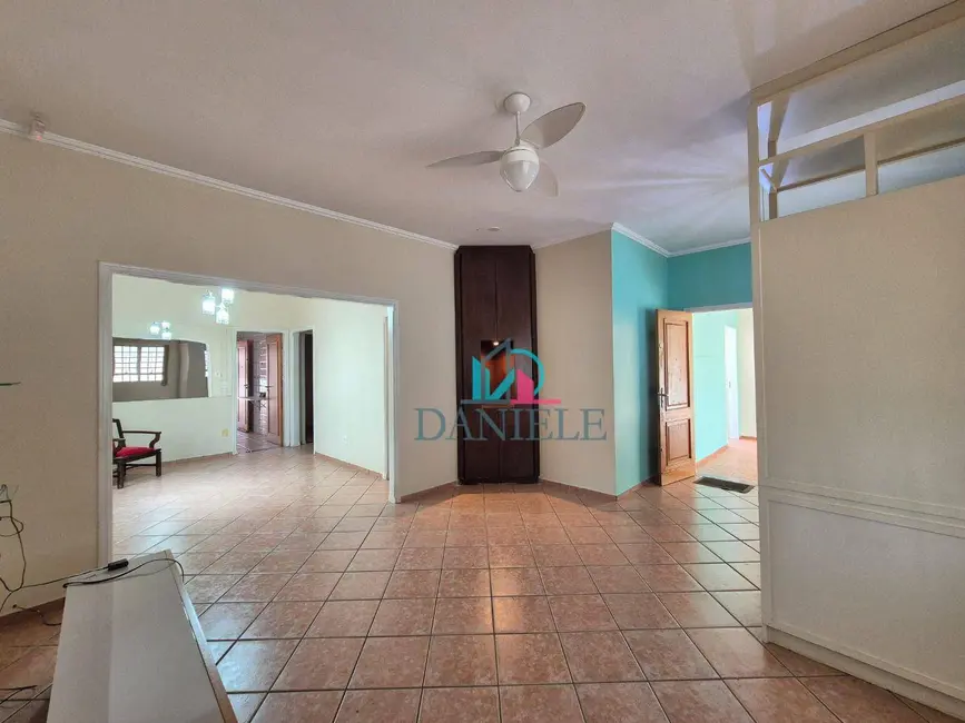 Casa com 3 quartos à venda, 360m2 em Jardim Imperador, Araraquara - SP - imagem 6 Foto 6 de Casa com 3 quartos à venda, 360m2 em Jardim Imperador, Araraquara - SP