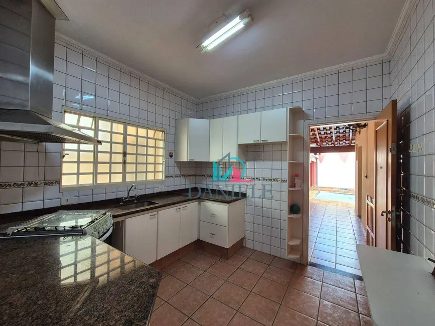 Casa com 3 quartos à venda, 360m2 em Jardim Imperador, Araraquara - SP - imagem 9 Foto 9 de Casa com 3 quartos à venda, 360m2 em Jardim Imperador, Araraquara - SP