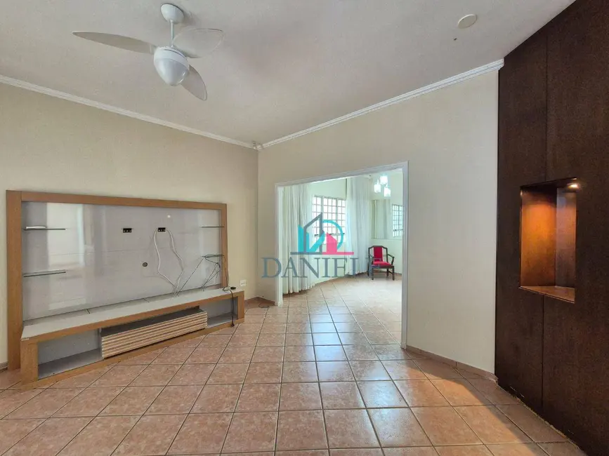 Casa com 3 quartos à venda, 360m2 em Jardim Imperador, Araraquara - SP - imagem 5 Foto 5 de Casa com 3 quartos à venda, 360m2 em Jardim Imperador, Araraquara - SP