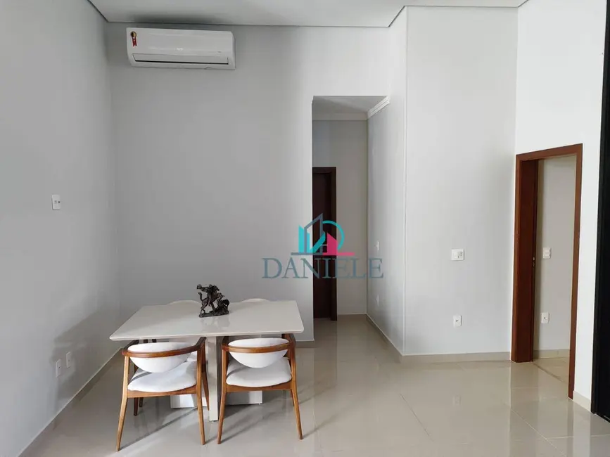 Casa de Condomínio com 3 quartos à venda, 245m2 em Araraquara - SP - imagem 4 Foto 4 de Casa de Condomínio com 3 quartos à venda, 245m2 em Araraquara - SP