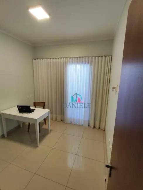 Casa de Condomínio com 3 quartos à venda, 245m2 em Araraquara - SP - imagem 5 Foto 5 de Casa de Condomínio com 3 quartos à venda, 245m2 em Araraquara - SP