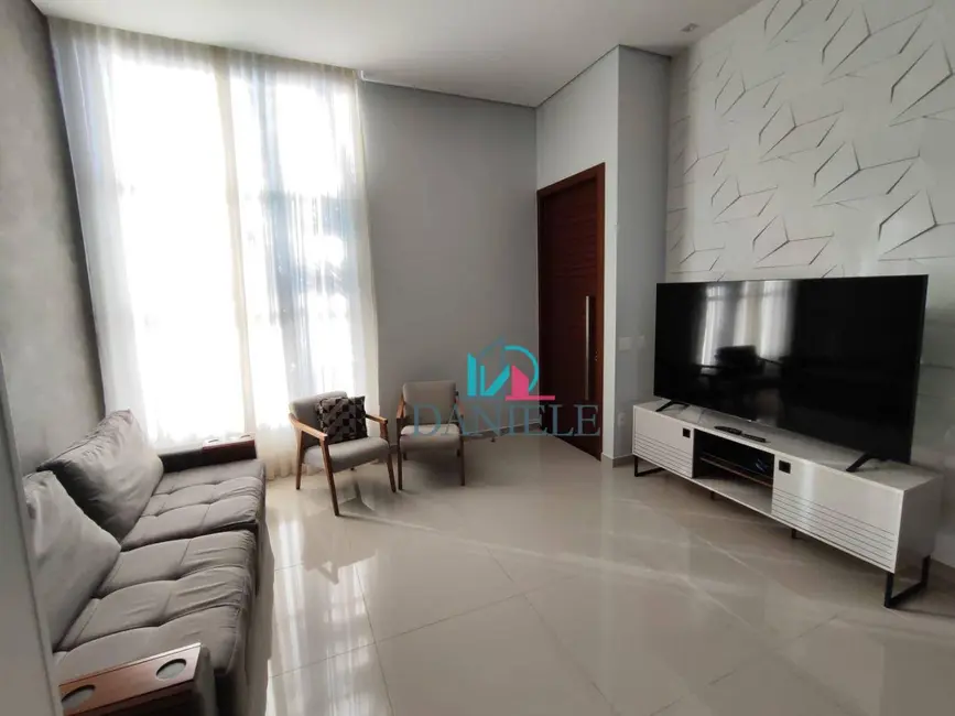 Foto 1 de Casa de Condomínio com 3 quartos à venda, 245m2 em Araraquara - SP