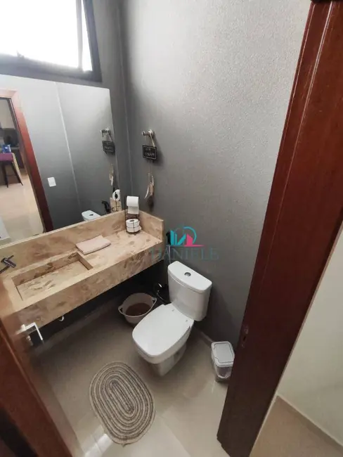 Casa de Condomínio com 3 quartos à venda, 245m2 em Araraquara - SP - imagem 6 Foto 6 de Casa de Condomínio com 3 quartos à venda, 245m2 em Araraquara - SP