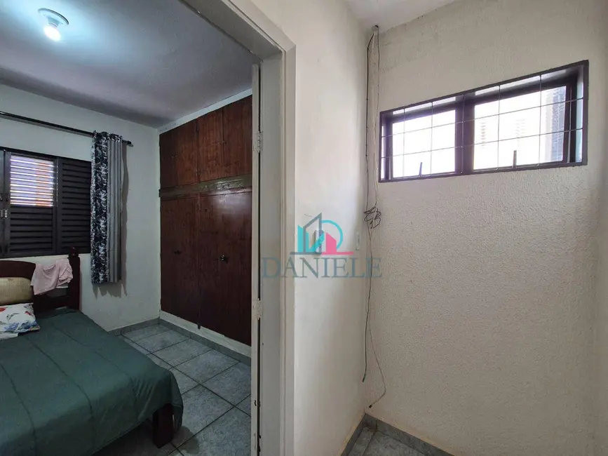 Casa com 3 quartos à venda, 120m2 em Centro, Araraquara - SP - imagem 6 Foto 6 de Casa com 3 quartos à venda, 120m2 em Centro, Araraquara - SP