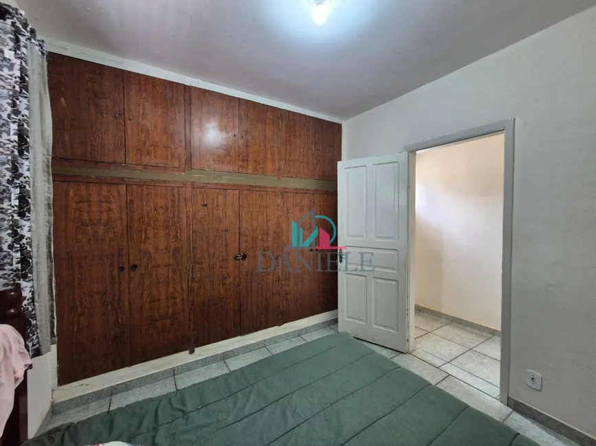 Casa com 3 quartos à venda, 120m2 em Centro, Araraquara - SP - imagem 5 Foto 5 de Casa com 3 quartos à venda, 120m2 em Centro, Araraquara - SP