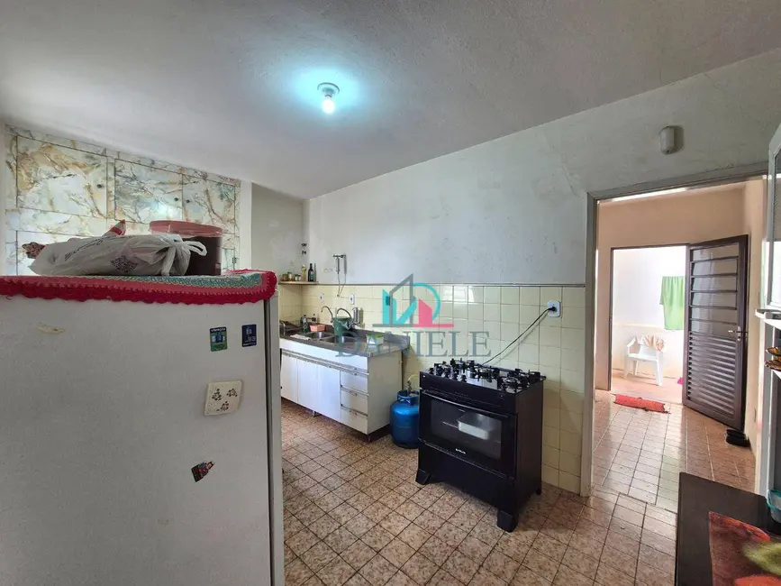 Casa com 3 quartos à venda, 120m2 em Centro, Araraquara - SP - imagem 8 Foto 8 de Casa com 3 quartos à venda, 120m2 em Centro, Araraquara - SP