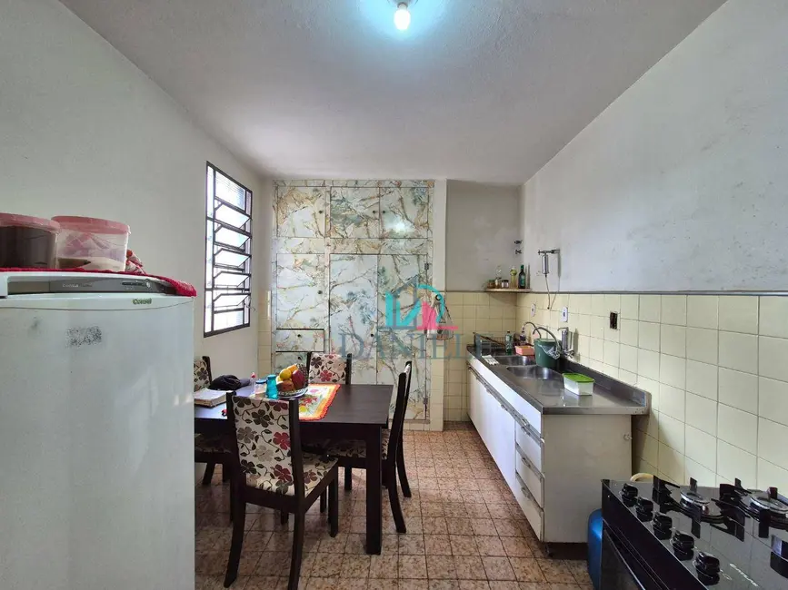 Casa com 3 quartos à venda, 120m2 em Centro, Araraquara - SP - imagem 9 Foto 9 de Casa com 3 quartos à venda, 120m2 em Centro, Araraquara - SP