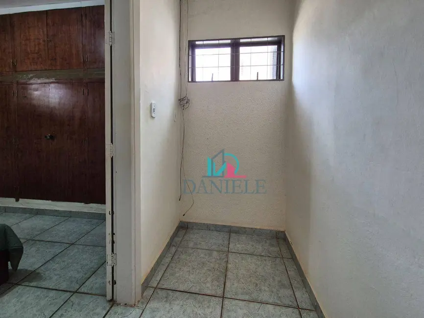 Casa com 3 quartos à venda, 120m2 em Centro, Araraquara - SP - imagem 7 Foto 7 de Casa com 3 quartos à venda, 120m2 em Centro, Araraquara - SP