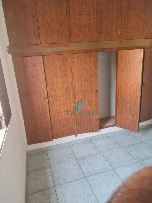 Casa com 3 quartos à venda, 120m2 em Centro, Araraquara - SP - imagem 5 Foto 5 de Casa com 3 quartos à venda, 120m2 em Centro, Araraquara - SP