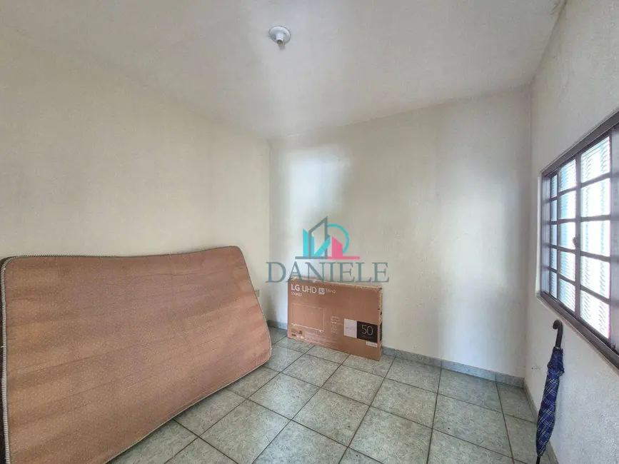 Casa com 3 quartos à venda, 120m2 em Centro, Araraquara - SP - imagem 3 Foto 3 de Casa com 3 quartos à venda, 120m2 em Centro, Araraquara - SP