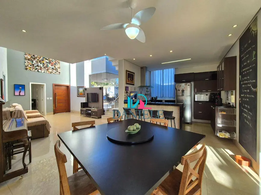 Foto 3 de Casa de Condomínio com 3 quartos à venda, 275m2 em Residencial Village Damha II, Araraquara - SP