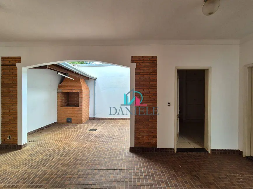Casa com 4 quartos à venda, 202m2 em Centro, Araraquara - SP - imagem 3 Foto 3 de Casa com 4 quartos à venda, 202m2 em Centro, Araraquara - SP