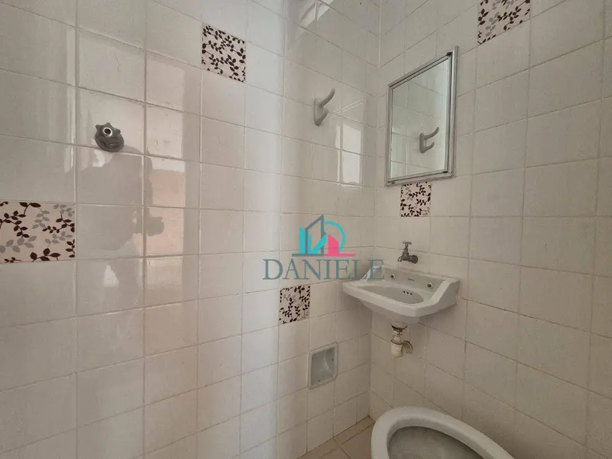 Casa com 4 quartos à venda, 202m2 em Centro, Araraquara - SP - imagem 8 Foto 8 de Casa com 4 quartos à venda, 202m2 em Centro, Araraquara - SP