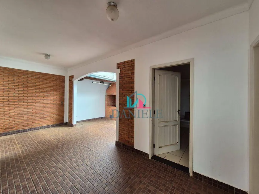 Casa com 4 quartos à venda, 202m2 em Centro, Araraquara - SP - imagem 2 Foto 2 de Casa com 4 quartos à venda, 202m2 em Centro, Araraquara - SP