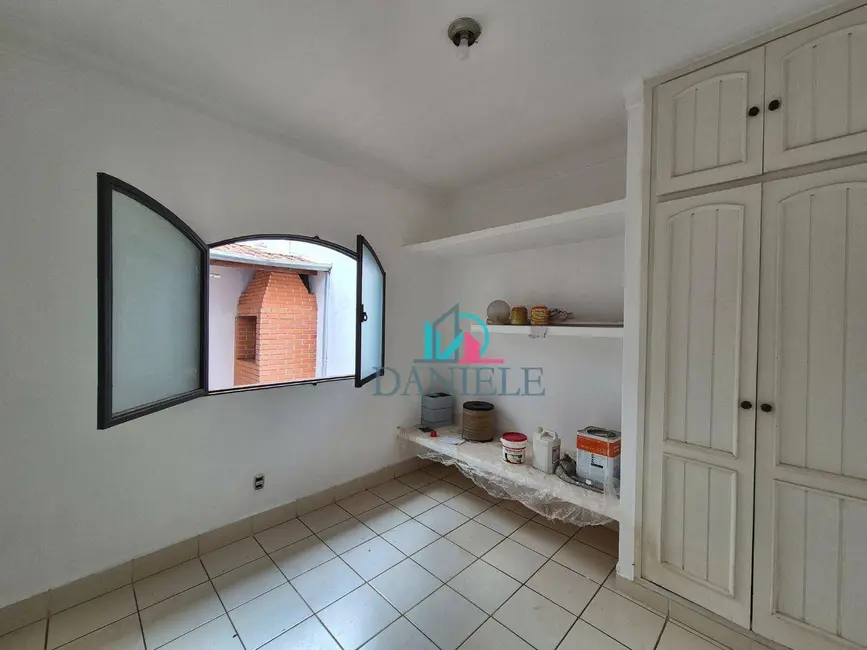 Casa com 4 quartos à venda, 202m2 em Centro, Araraquara - SP - imagem 7 Foto 7 de Casa com 4 quartos à venda, 202m2 em Centro, Araraquara - SP