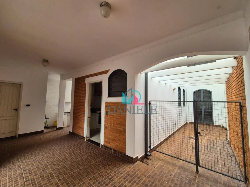 Casa com 4 quartos à venda, 202m2 em Centro, Araraquara - SP - imagem 4 Foto 4 de Casa com 4 quartos à venda, 202m2 em Centro, Araraquara - SP