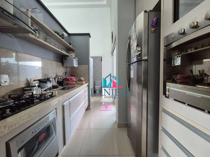 Foto 8 de Casa de Condomínio com 3 quartos à venda, 275m2 em Residencial Village Damha II, Araraquara - SP