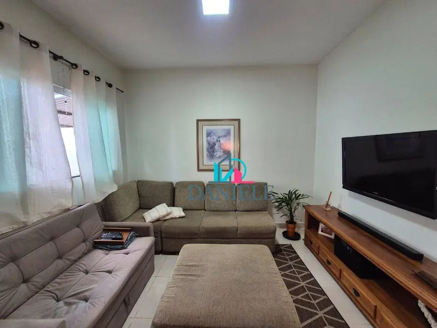 Casa com 2 quartos à venda, 300m2 em Jardim Águas do Paiol, Araraquara - SP - imagem 3 Foto 3 de Casa com 2 quartos à venda, 300m2 em Jardim Águas do Paiol, Araraquara - SP