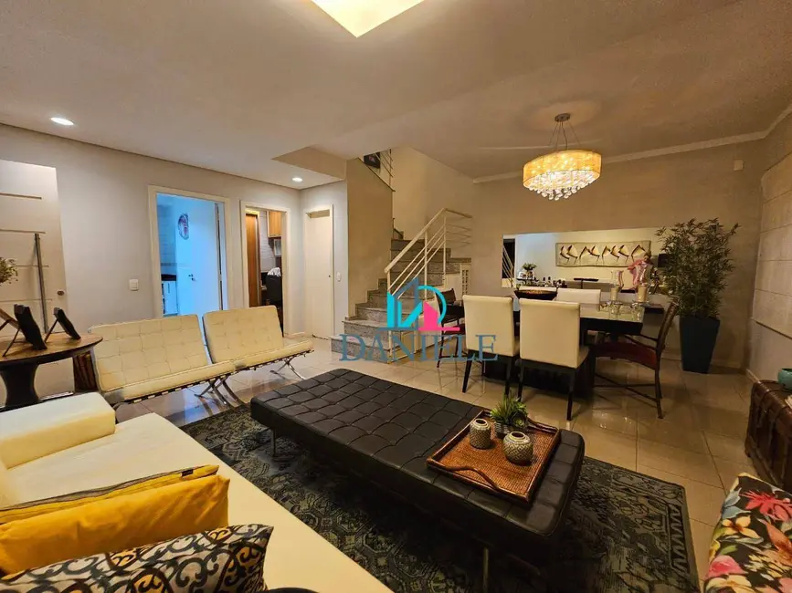 Foto 1 de Casa de Condomínio com 3 quartos à venda, 226m2 em Jardim Domingos Sávio, Araraquara - SP