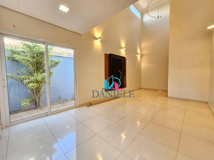 Casa de Condomínio com 3 quartos à venda, 353m2 em Parque Residencial Damha, Araraquara - SP - imagem 4 Foto 4 de Casa de Condomínio com 3 quartos à venda, 353m2 em Parque Residencial Damha, Araraquara - SP