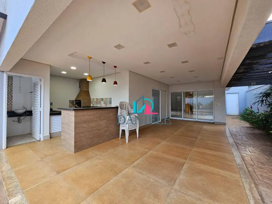 Casa de Condomínio com 3 quartos à venda, 353m2 em Parque Residencial Damha, Araraquara - SP - imagem 8 Foto 8 de Casa de Condomínio com 3 quartos à venda, 353m2 em Parque Residencial Damha, Araraquara - SP